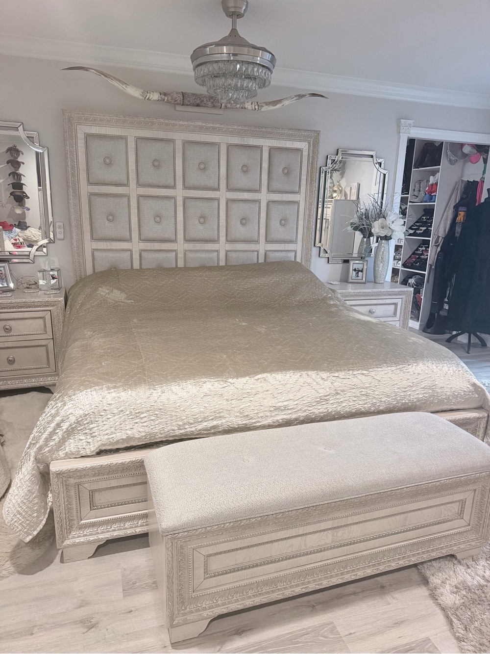 Luxurious Gray/Sikver Quilted Bedspread - Elegant Home Bedding Z Gallerie
